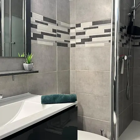 Bright Near And Center ארסשון