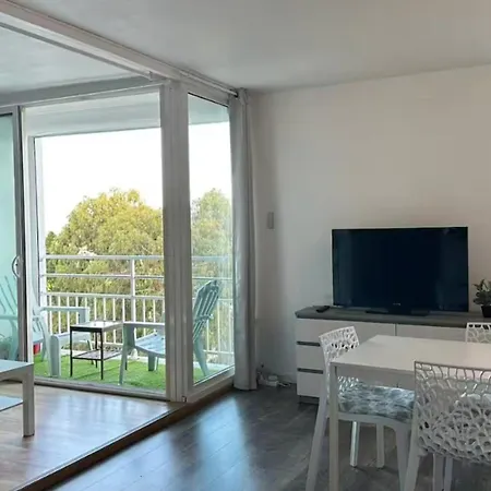 Bright Near And Center דירה *